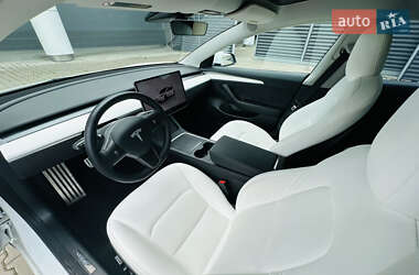 Седан Tesla Model 3 2022 в 