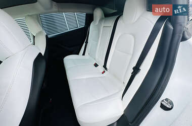 Седан Tesla Model 3 2022 в 