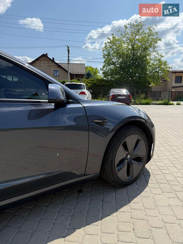 Седан Tesla Model 3 2023 в Жовкве