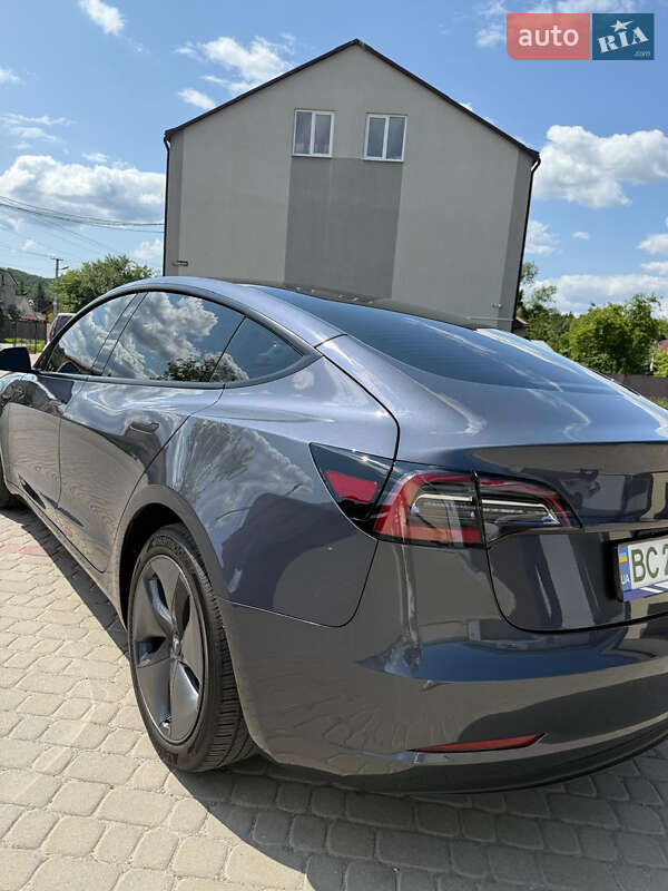 Седан Tesla Model 3 2023 в Жовкве