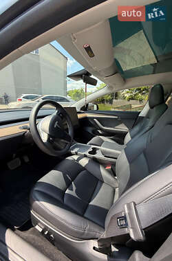 Седан Tesla Model 3 2023 в 