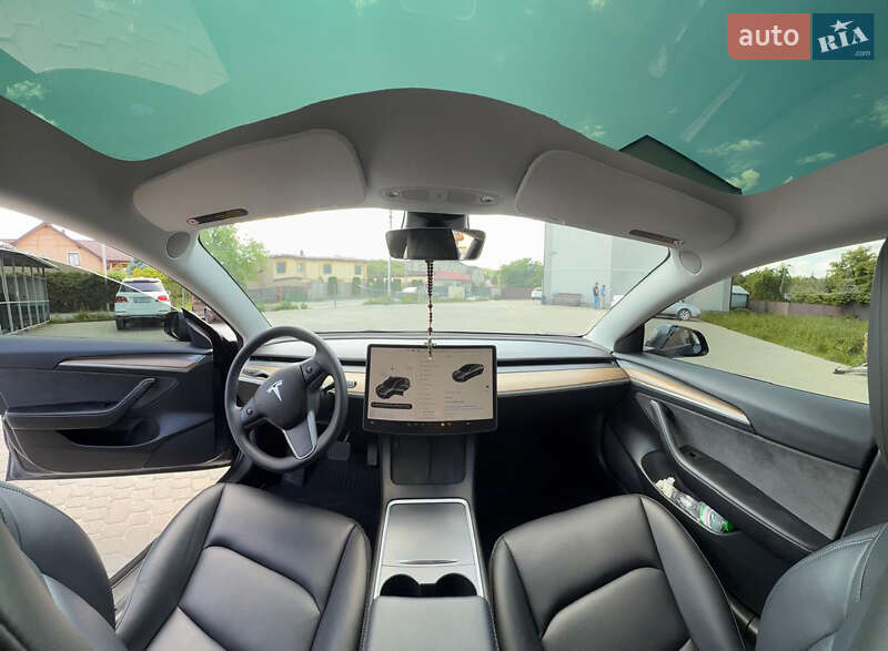 Седан Tesla Model 3 2023 в Жовкве