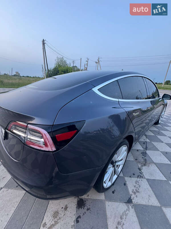 Седан Tesla Model 3 2018 в Самборе