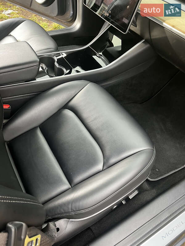 Седан Tesla Model 3 2018 в Самборе