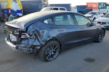 Седан Tesla Model 3 2022 в 