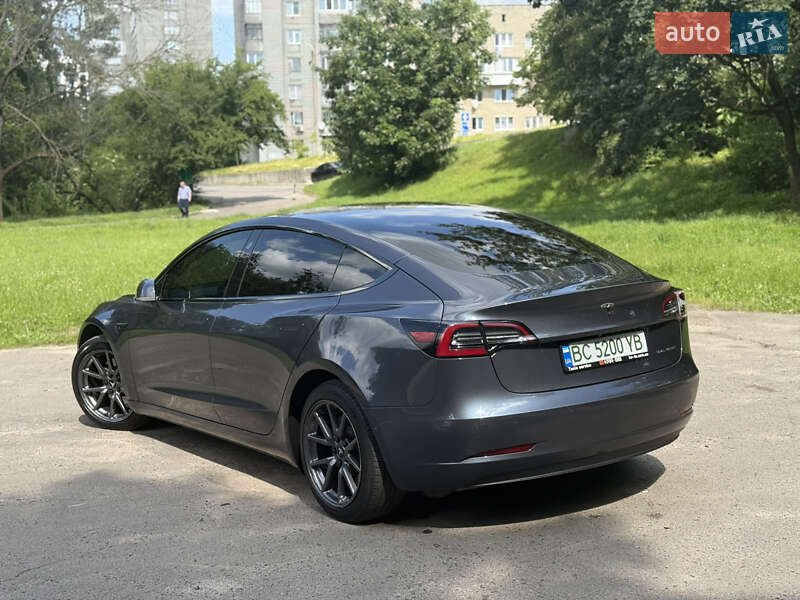 Седан Tesla Model 3 2019 в 