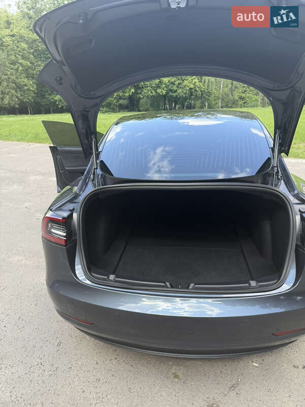 Седан Tesla Model 3 2019 в Львове