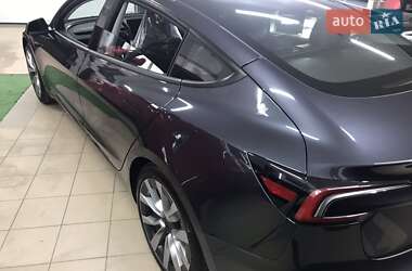 Седан Tesla Model 3 2024 в 