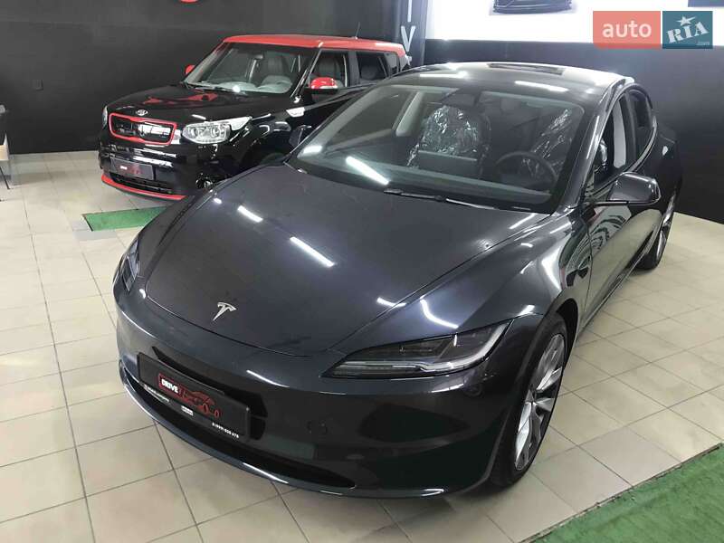 Седан Tesla Model 3 2024 в 