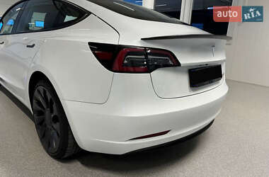Седан Tesla Model 3 2021 в 