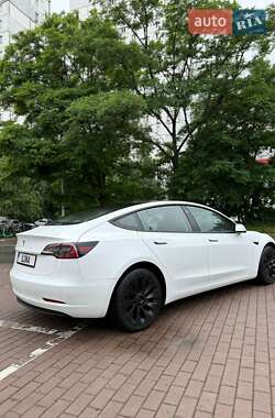 Седан Tesla Model 3 2023 в 
