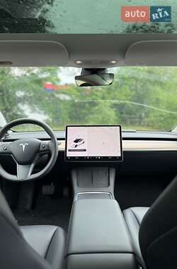 Седан Tesla Model 3 2023 в 