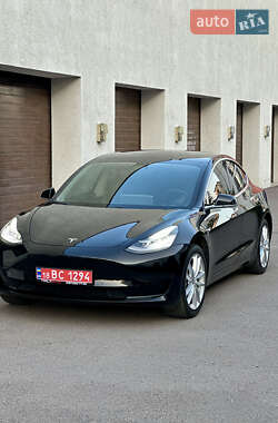 Седан Tesla Model 3 2020 в 