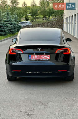 Седан Tesla Model 3 2020 в 