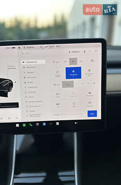 Седан Tesla Model 3 2020 в 