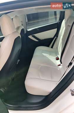 Седан Tesla Model 3 2020 в 