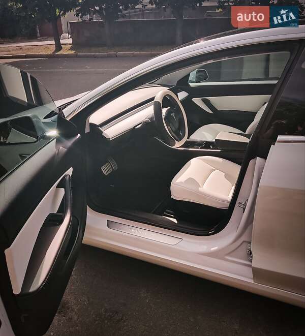 Седан Tesla Model 3 2020 в Миколаєві