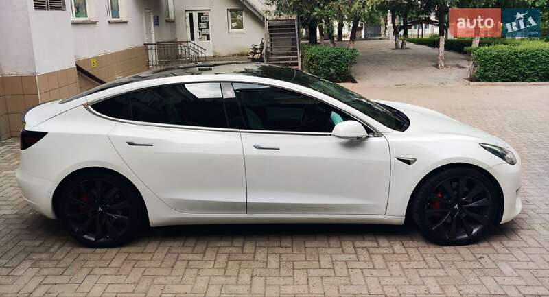 Седан Tesla Model 3 2020 в Миколаєві