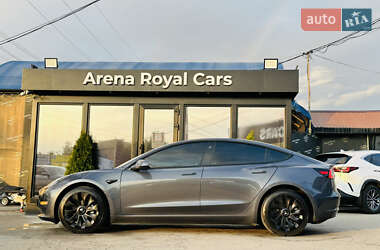 Седан Tesla Model 3 2022 в 