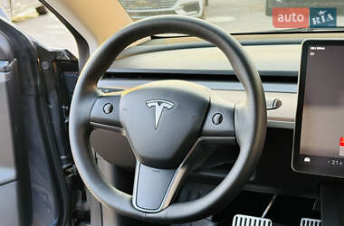 Седан Tesla Model 3 2022 в 