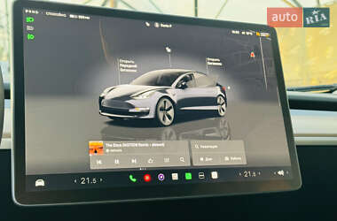 Седан Tesla Model 3 2022 в 