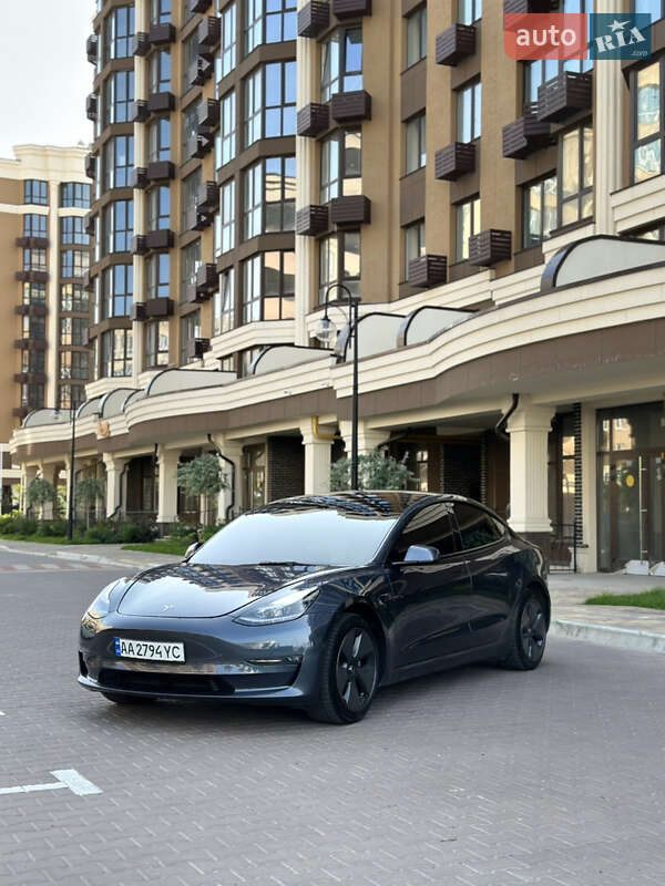 Tesla Model 3 2022