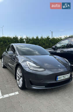 Седан Tesla Model 3 2019 в 