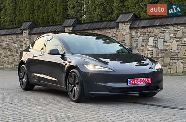 Седан Tesla Model 3 2024 в 