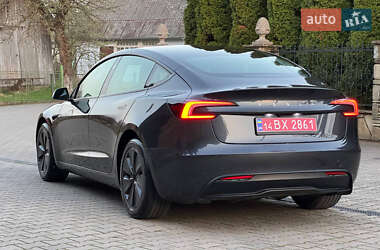 Седан Tesla Model 3 2024 в 