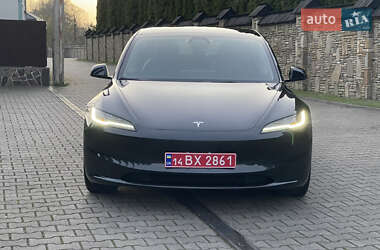 Седан Tesla Model 3 2024 в 