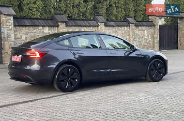 Седан Tesla Model 3 2024 в 