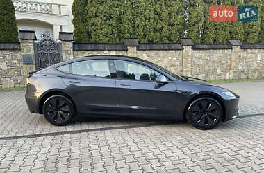 Седан Tesla Model 3 2024 в 