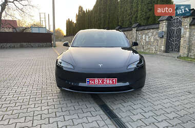 Седан Tesla Model 3 2024 в 