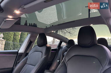 Седан Tesla Model 3 2024 в 