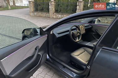 Седан Tesla Model 3 2024 в 