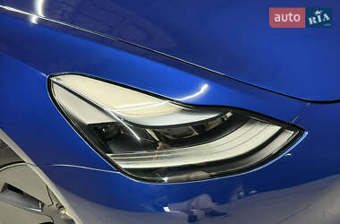 Седан Tesla Model 3 2021 в 
