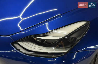 Седан Tesla Model 3 2021 в 