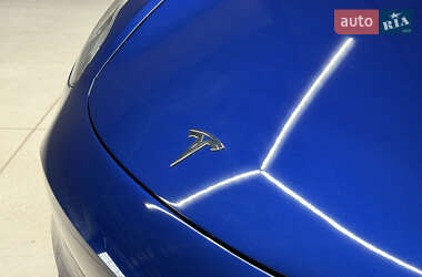 Седан Tesla Model 3 2021 в 