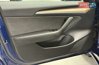 Седан Tesla Model 3 2021 в 