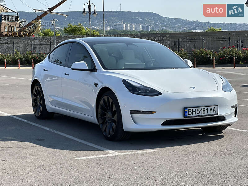Седан Tesla Model 3 2023 в Одессе