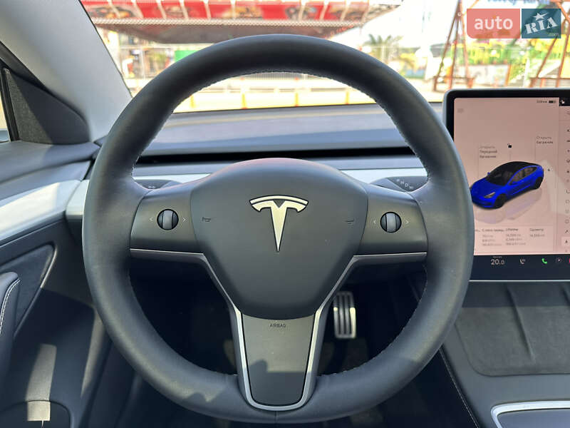 Седан Tesla Model 3 2023 в Одессе