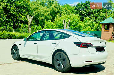 Седан Tesla Model 3 2022 в 