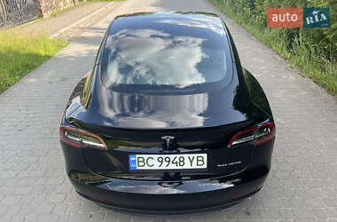 Седан Tesla Model 3 2022 в 