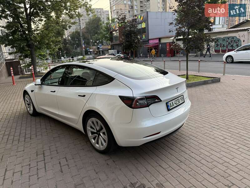 Седан Tesla Model 3 2021 в Києві