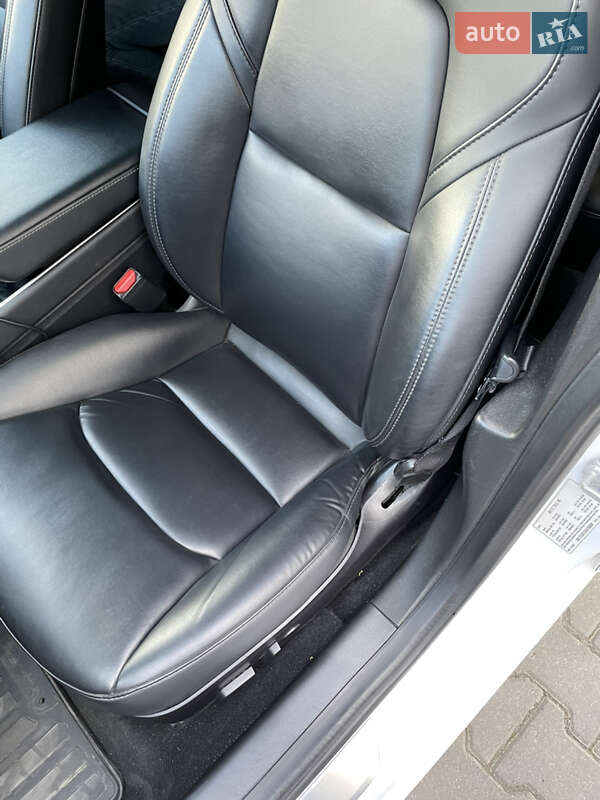 Седан Tesla Model 3 2019 в Черновцах