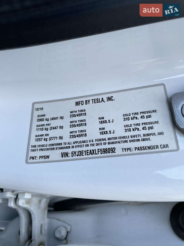 Седан Tesla Model 3 2019 в Черновцах