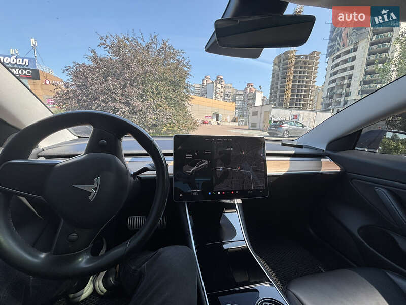 Седан Tesla Model 3 2019 в Киеве