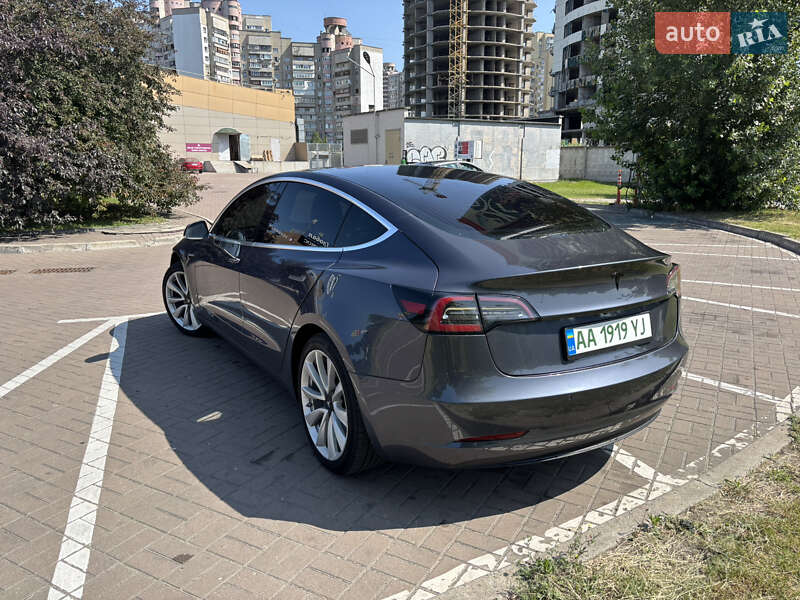 Седан Tesla Model 3 2019 в Киеве