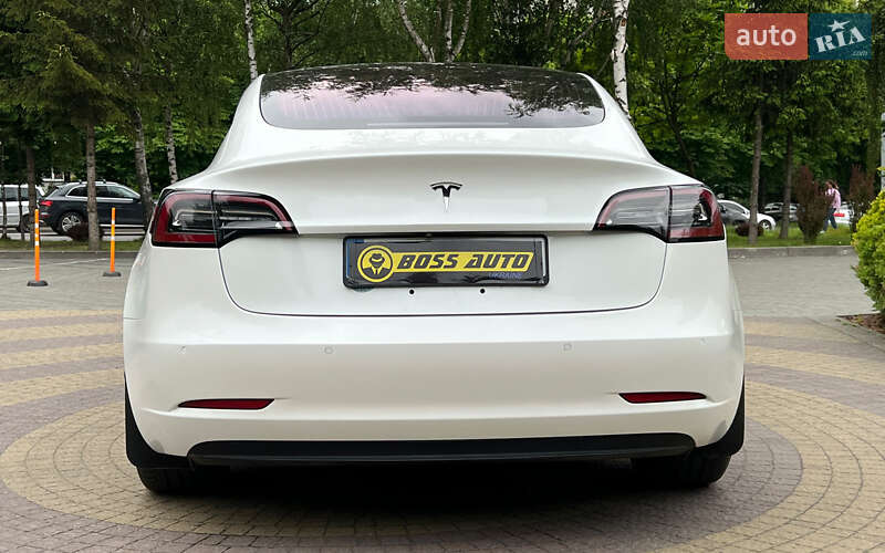 Седан Tesla Model 3 2017 в Львове
