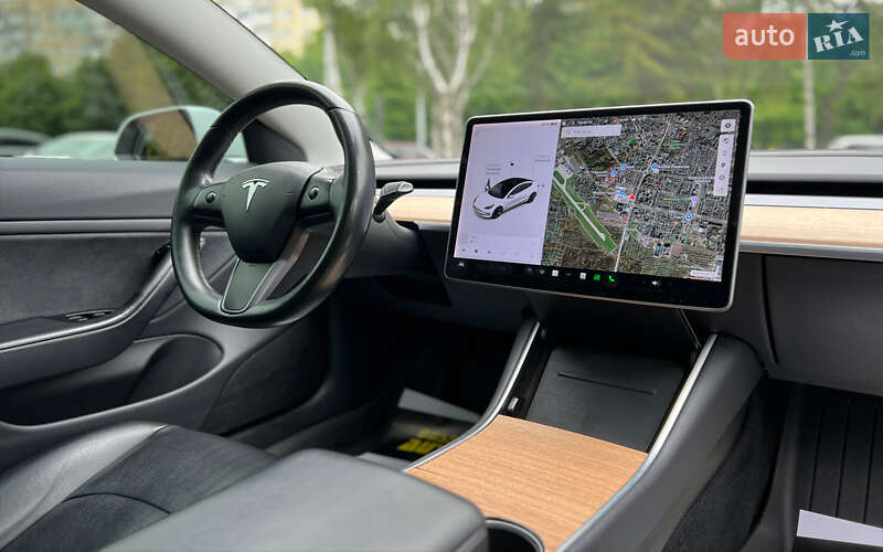 Седан Tesla Model 3 2017 в Львове